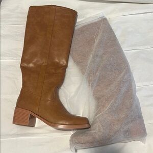 Chic Brown Heeled Boots for Stylish Outings